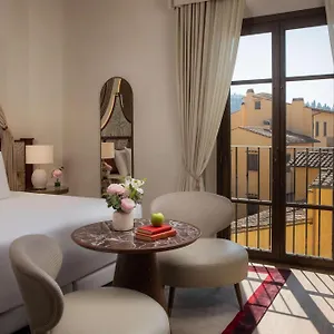 إن إتش كولكشن فيرينزا بورتا روسّا فندق